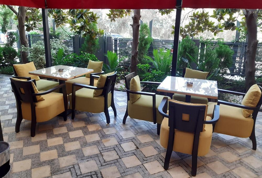 Doll’s Hotel By Voodoo Jounieh Buitenkant foto